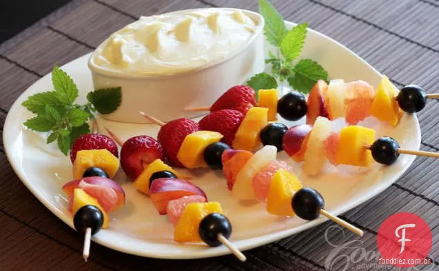 Espetos De Frutas Com Fondue De Chocolate Branco