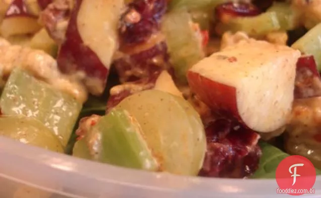 Salada De Frango Com Frutas E Nozes