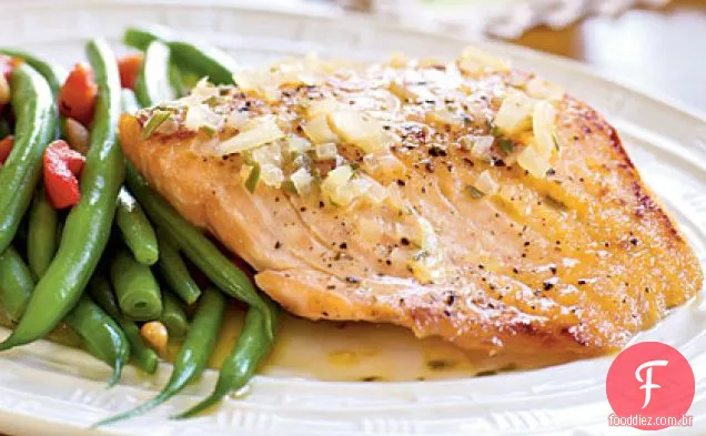 Filetes de salmão vitrificado com laranja com alecrim