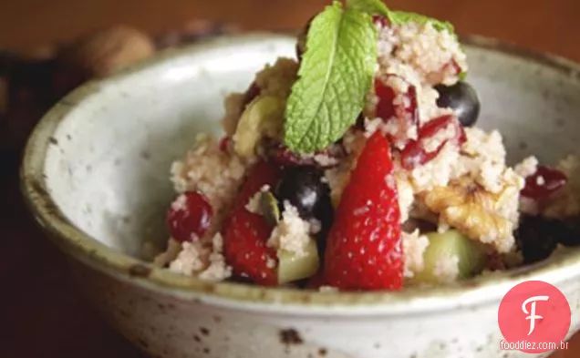 Cuscuz De Café Da Manhã Doce Com Frutas Frescas