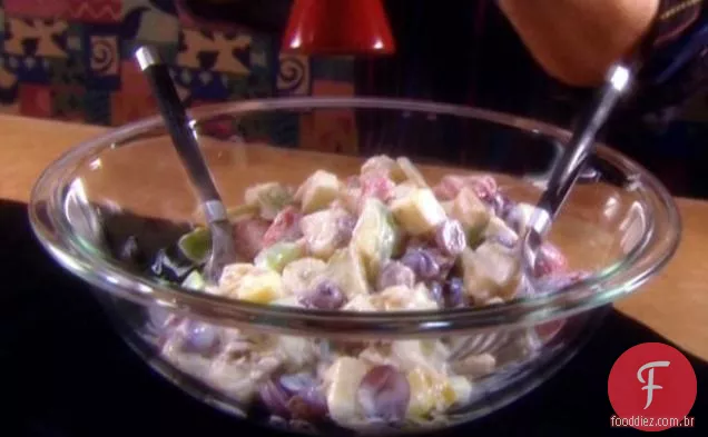 Salada de frutas com molho de baunilha