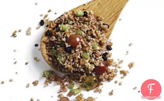 Salada De Bulgur E Uva Com Nozes E Groselhas