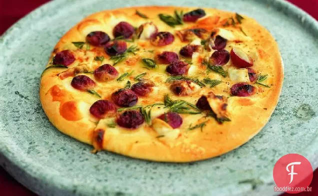Pizza De Uva Vermelha Com Mel, alecrim e Pecorino