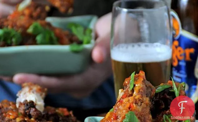 Asas De Frango Crocantes Asiáticas + Receita Picante De Molho De Pimentão Doce