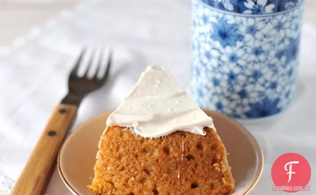 Bolo De Especiarias De Maçã Com Cobertura De Chantilly