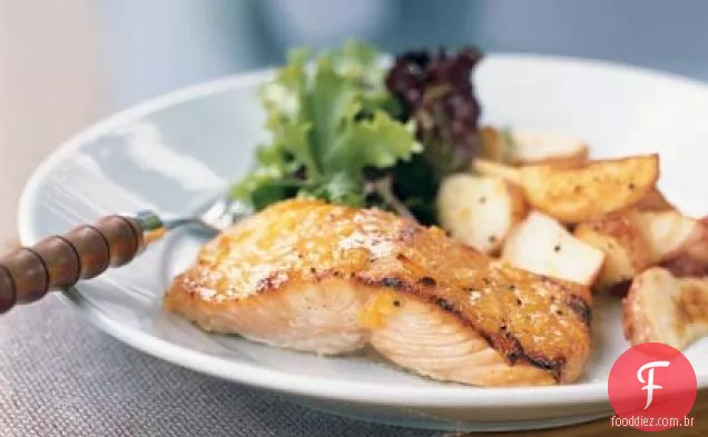 Salmão grelhado com marmelada-Dijon Glaze