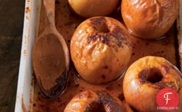 Maçãs Assadas Com Molho De Caramelo