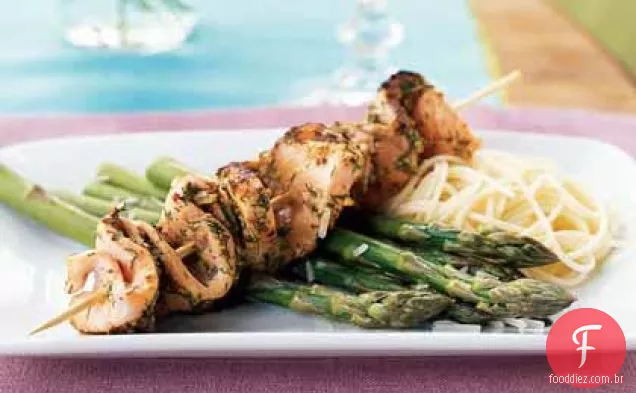 Sate de salmão com esmalte de mostarda de endro
