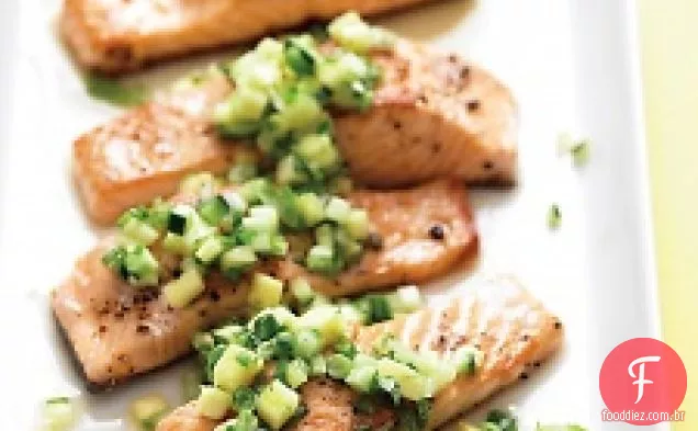 Salmão com pepino picante-Salsa de abacaxi