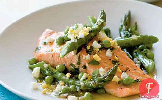 Salmão com vegetais de Primavera