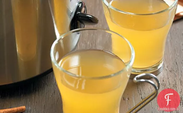 Cidra Quente Com Especiarias De Gengibre