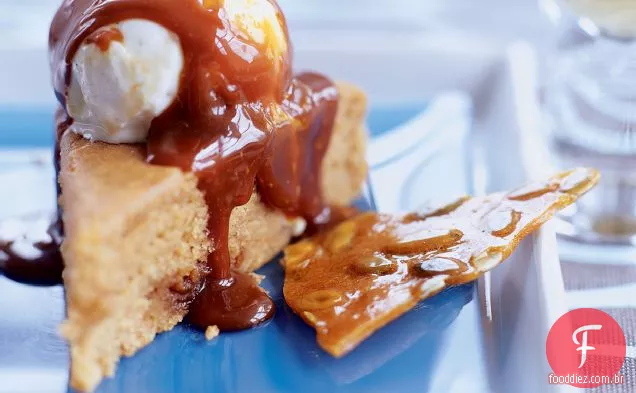Bolo de cidra de maçã quente com semente de abóbora quebradiça