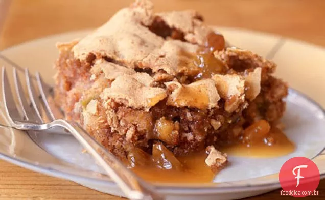Bolo de especiarias de maçã Nutty com molho de caramelo rápido
