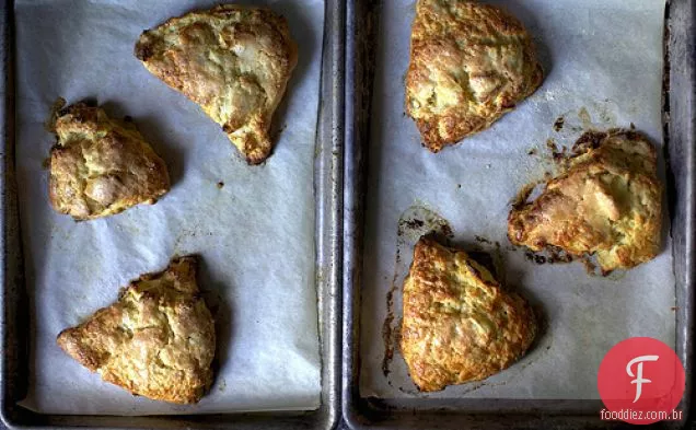 Apple E Cheddar Scones