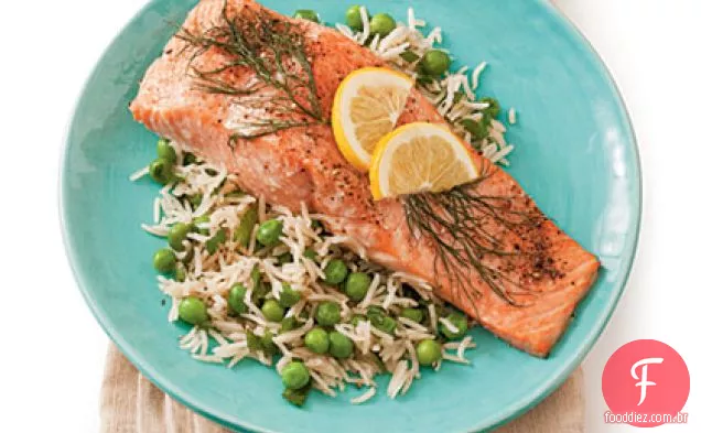 Salmão assado com limão e endro
