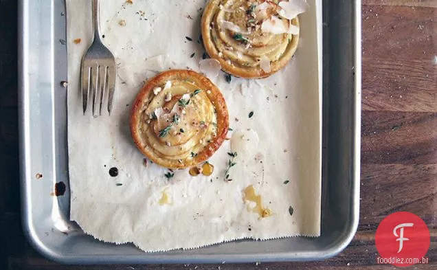 Tartlets de queijo de maçã e Cabra com mel de tomilho