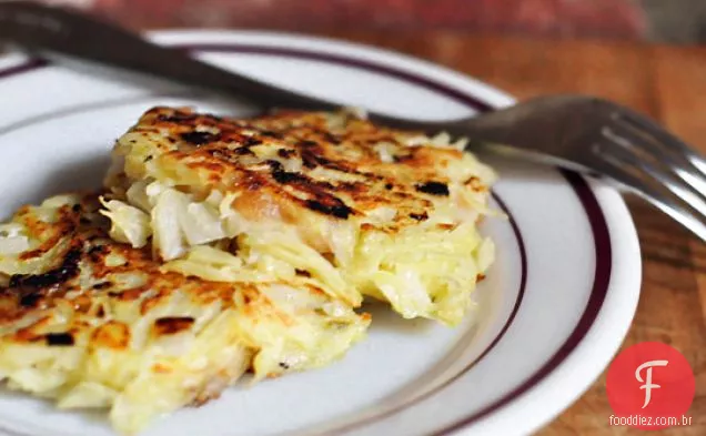 Latkes recheados com maçã e queijo