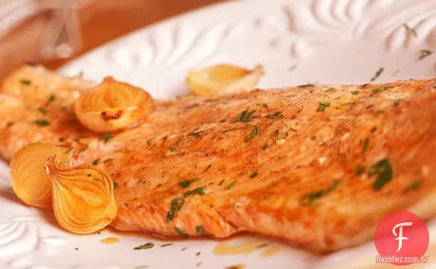 Salmão Assado Com Vidro De Bordo
