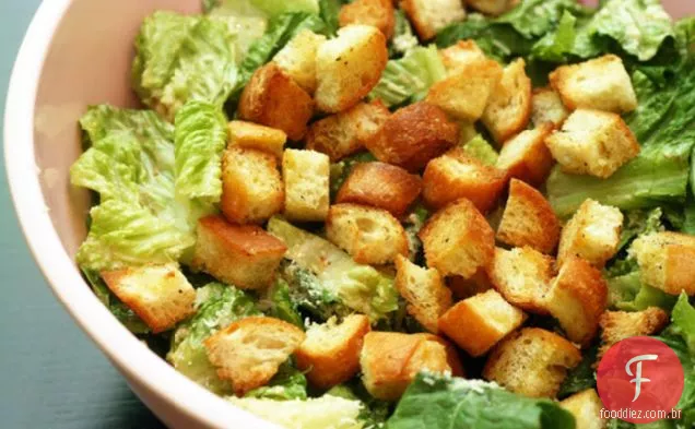 Salada Caesar Com Croutons De Alho Tostados