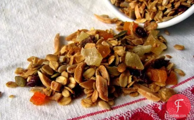Granola Com Amêndoas, Damascos, Cranberries E Abacaxi