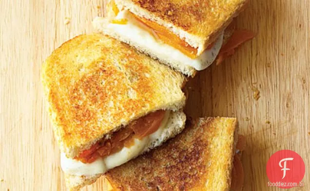 Mozzarella fresca grelhada e Damasco na massa fermentada