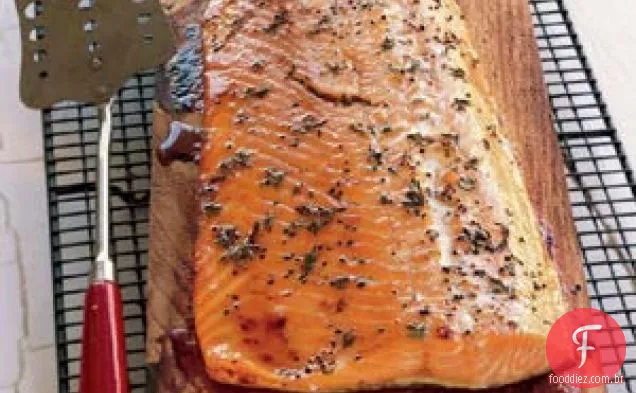 Filetes De Salmão De Prancha De Cedro