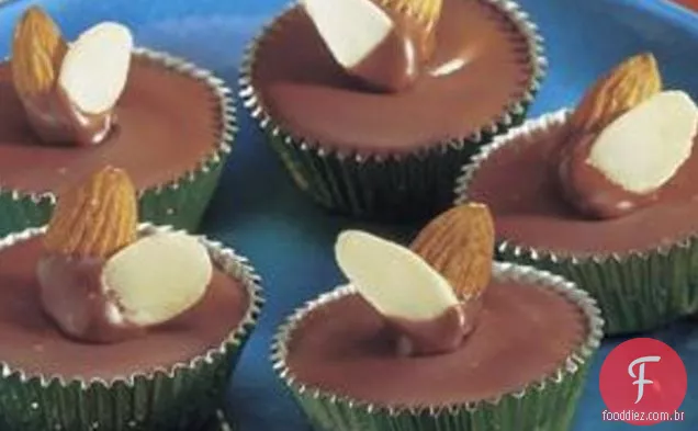 Tassies de damasco de amêndoa com cobertura de Chocolate