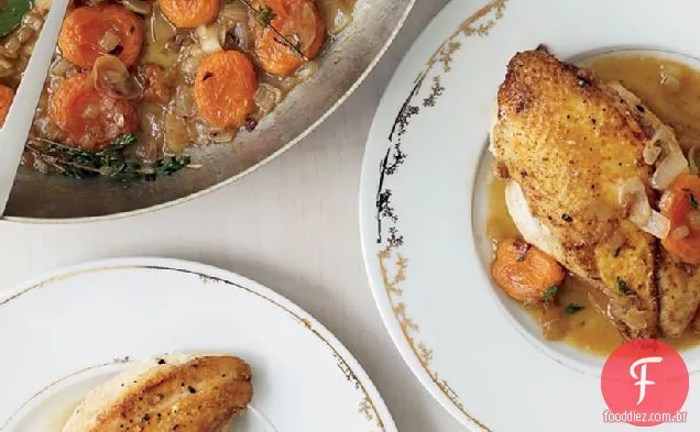Peitos De Frango Com Molho De Panela De Damasco e cebola