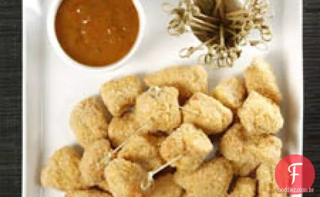 Panko-picadas de frango com crosta com molho de Damasco e mostarda