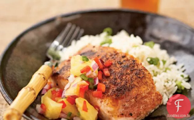 Salmão grelhado com abacaxi-Jalapeno Relish