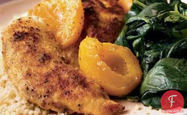 Licitações de frango com damascos e espinafre salteado
