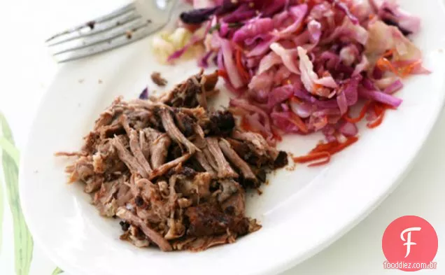 Costelas curtas de porco cozidas lentas de morango-damasco
