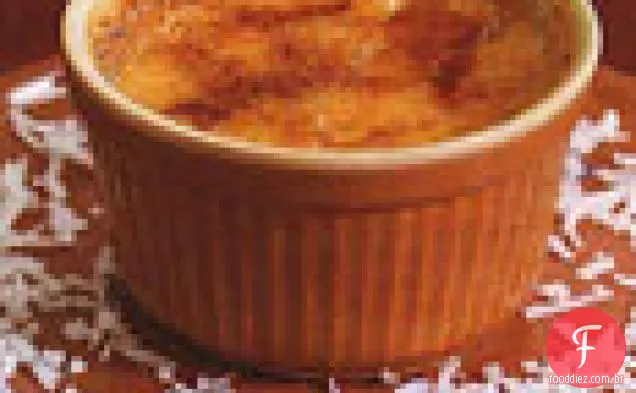 Pudim de pão de damasco com molho de caramelo