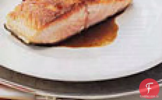 Salmão grelhado com esmalte balsâmico