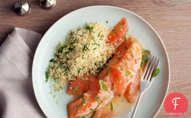 Salmão Assado Com Molho de toranja de chalota