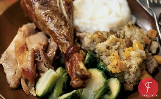 Peru com salsicha, Damasco e recheio de sálvia