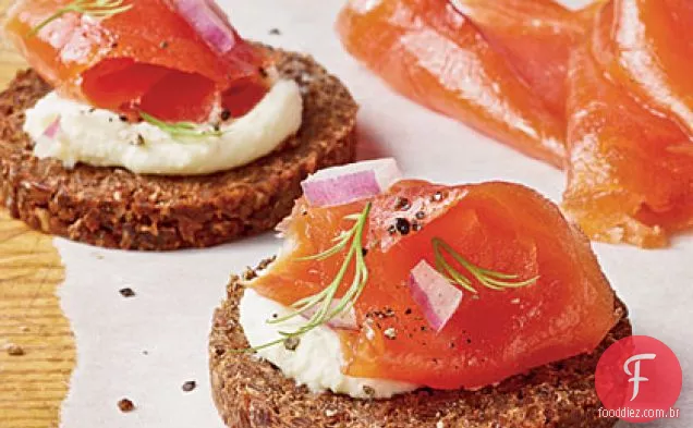 Salmão curado com açúcar mascavo e endro
