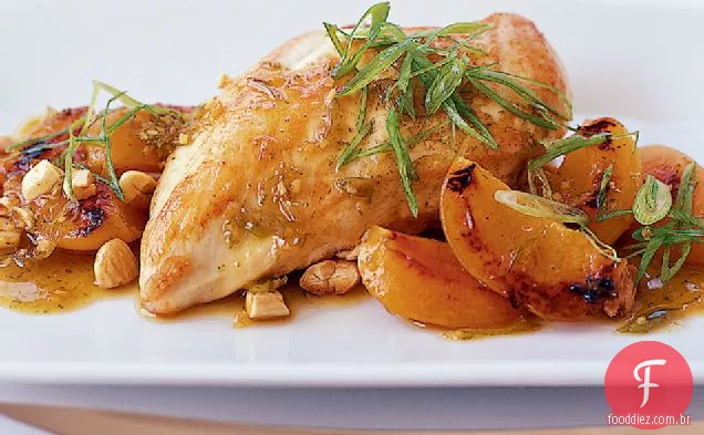 Frango com damascos frescos, gengibre e amêndoas rachadas