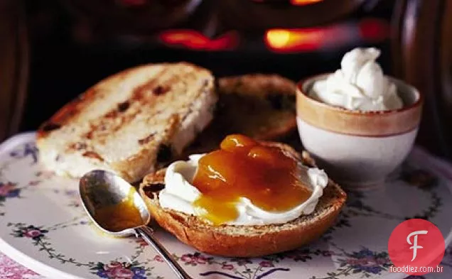 Teacakes Torrados Com Compota De Damasco