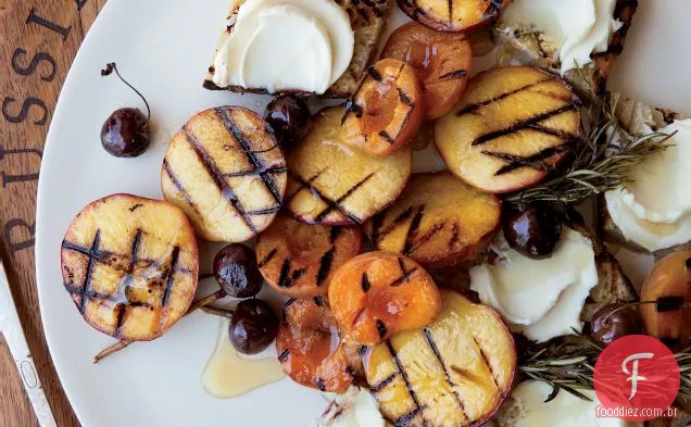 Bruschetta de frutas grelhadas com Mascarpone de mel
