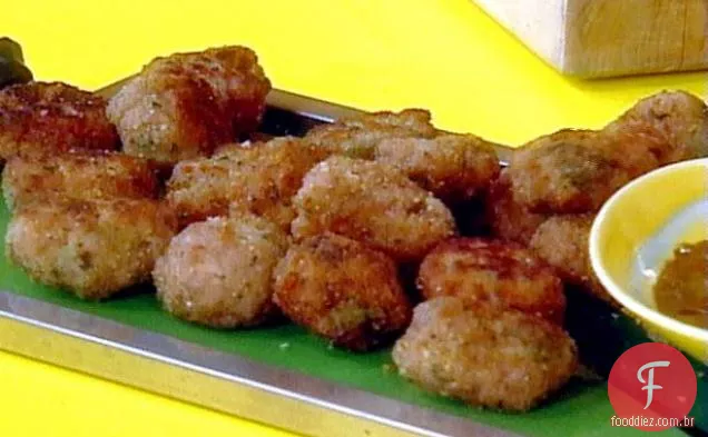 Picadas de salsicha de sálvia com molho balsâmico de Damasco