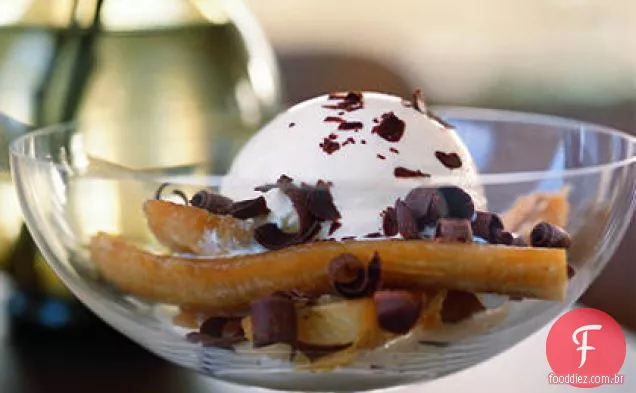 Bananas assadas com sorvete e Chocolate raspado