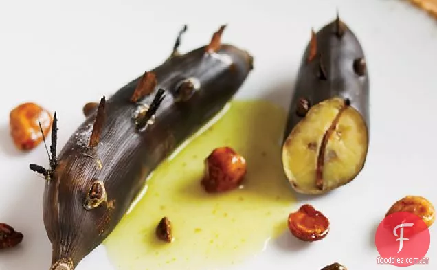 Bananas assadas com xarope temperado e nozes cristalizadas