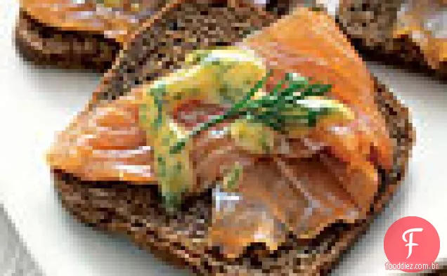 Gravlax enchido com molho de mostarda