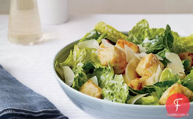 Salada Caesar com Croutons crocantes de Tofu