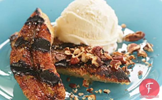 Canela grelhada-Bananas de açúcar com sorvete de baunilha e Bourbon