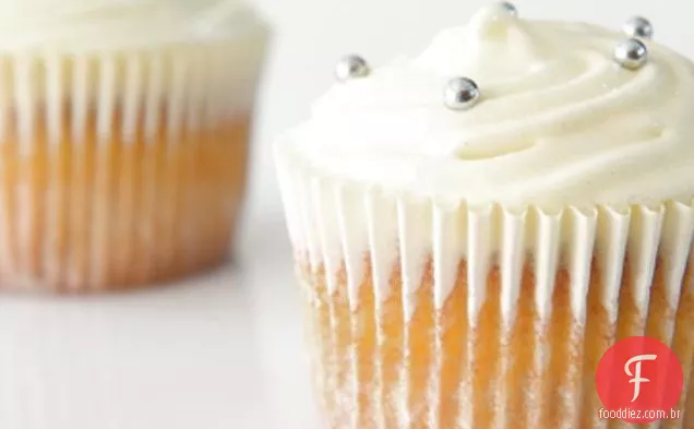 Cupcakes De Banana E Chocolate Branco Com Cre Cintilante Mágico