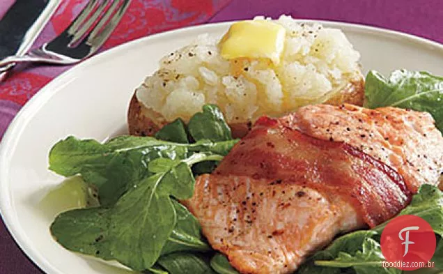 Salmão Embrulhado Em Bacon
