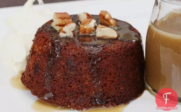Tâmara E Pudim De Banana Com Molho De Caramelo