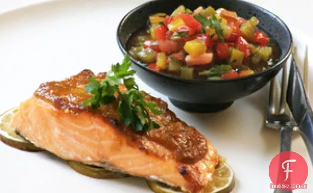 Salmão Sedutor Com Salsa Arco-Íris